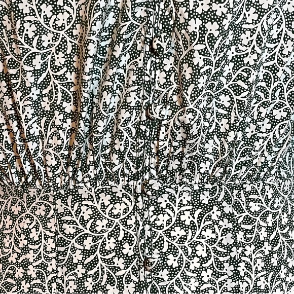 Veronica Beard Desio V-Neck Mini Dress Womens Size 2 Green Silk Smocked - Picture 3 of 9